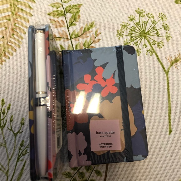 Kate Spade- Mini Notebook/Pen  ♠️📚 - Picture 5 of 8